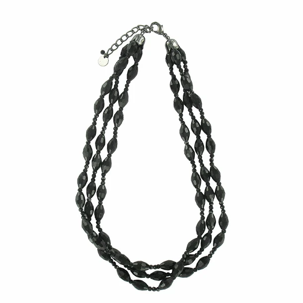 Collier Jeune Femme Se Poudrant 1 Collier Jeune Femme Se Poudrant