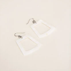 Boucles D'oreilles Trapèze En Nacre Blanche - L'Indochineur -Mode Accessoires Magasin 87387 xl