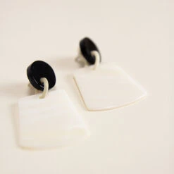 Boucles D'oreilles Battoirs En Nacre Blanche - L'Indochineur -Mode Accessoires Magasin 87389 xl